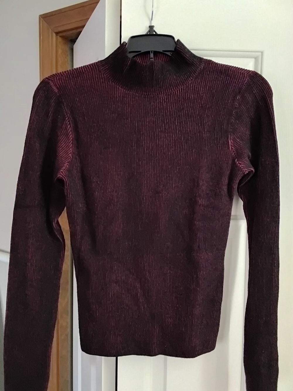 VENUS Ribbed Irridescent Mockneck Sweater, Burgundy, Medium
